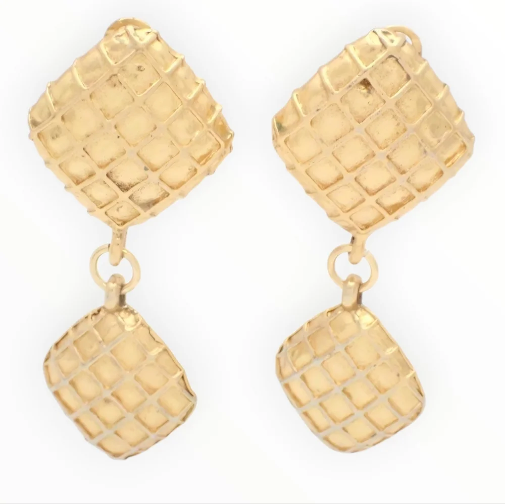 CHANEL Quilted Matelasse Earrings Gold Plated Clip On Vintage - Picture 1 of 5